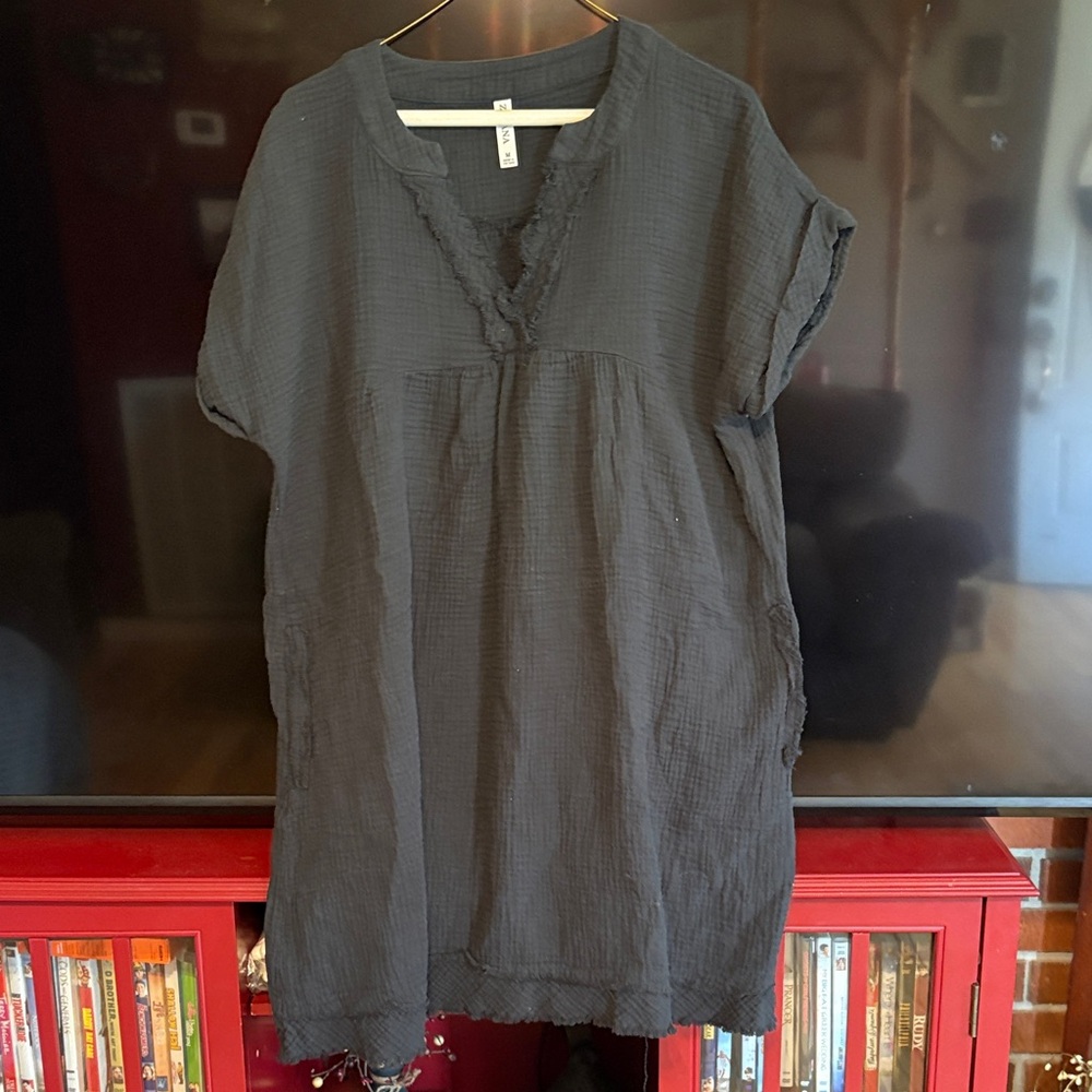 Zenana Outfitters Black Textured V-Neck Top